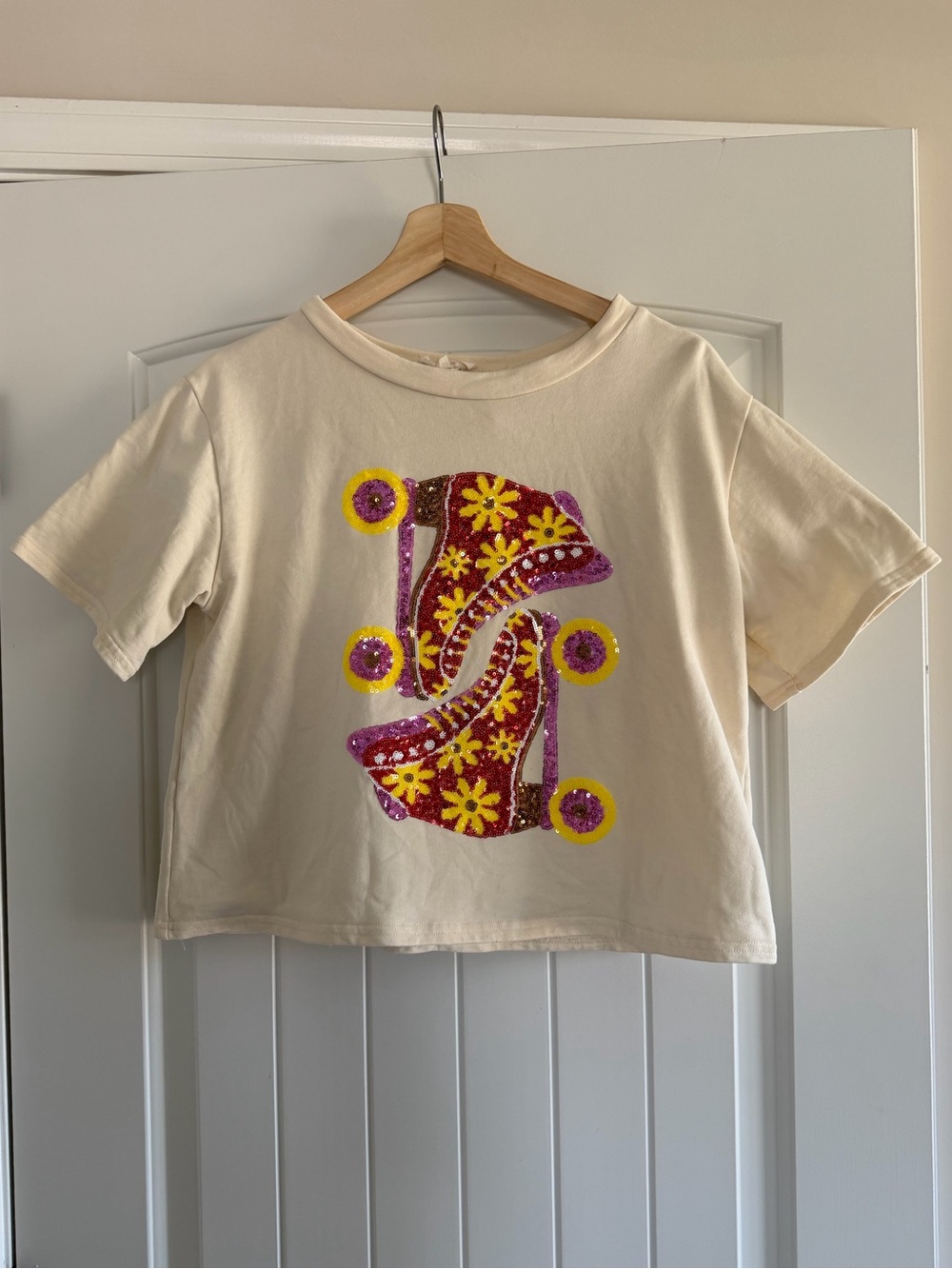 Peach Love California Cream Cropped Tee Pink Yellow Sequin Roller Skate Graphic